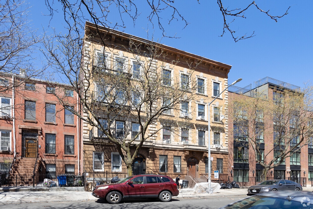 Primary Photo - 623 Halsey St