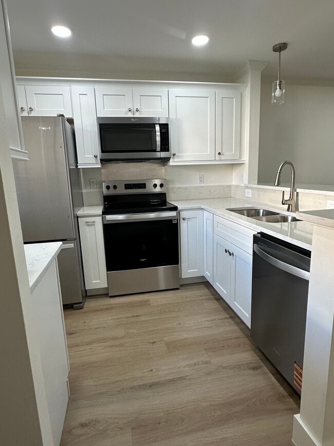 Building Photo - 401 Airport Ave E