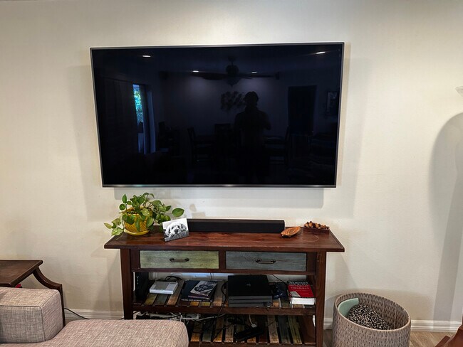 Foto del edificio - 14421 Calneva Ln