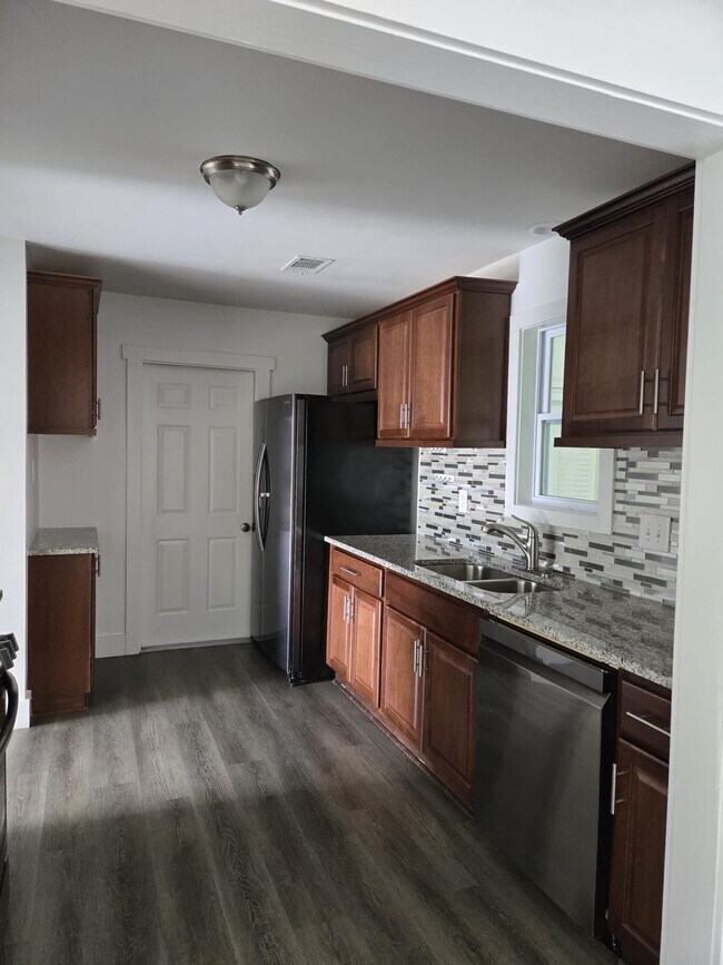 Building Photo - 965 Bass Ct N W