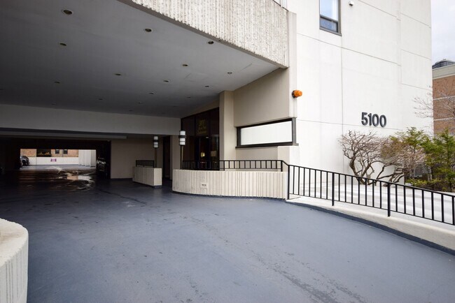 Foto del edificio - 5100 N Marine Dr