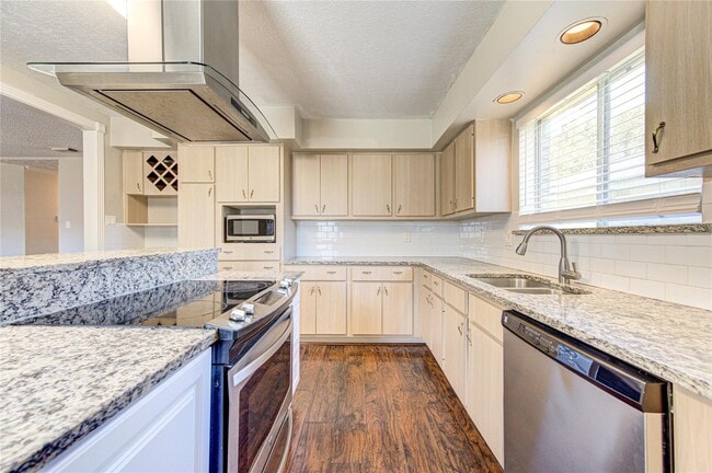 Building Photo - 24119 Silversmith Ln