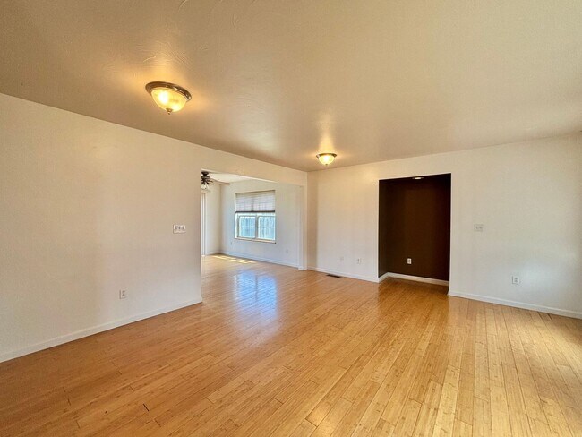 Foto del edificio - Great 3br/2.5ba, with a bonus space.