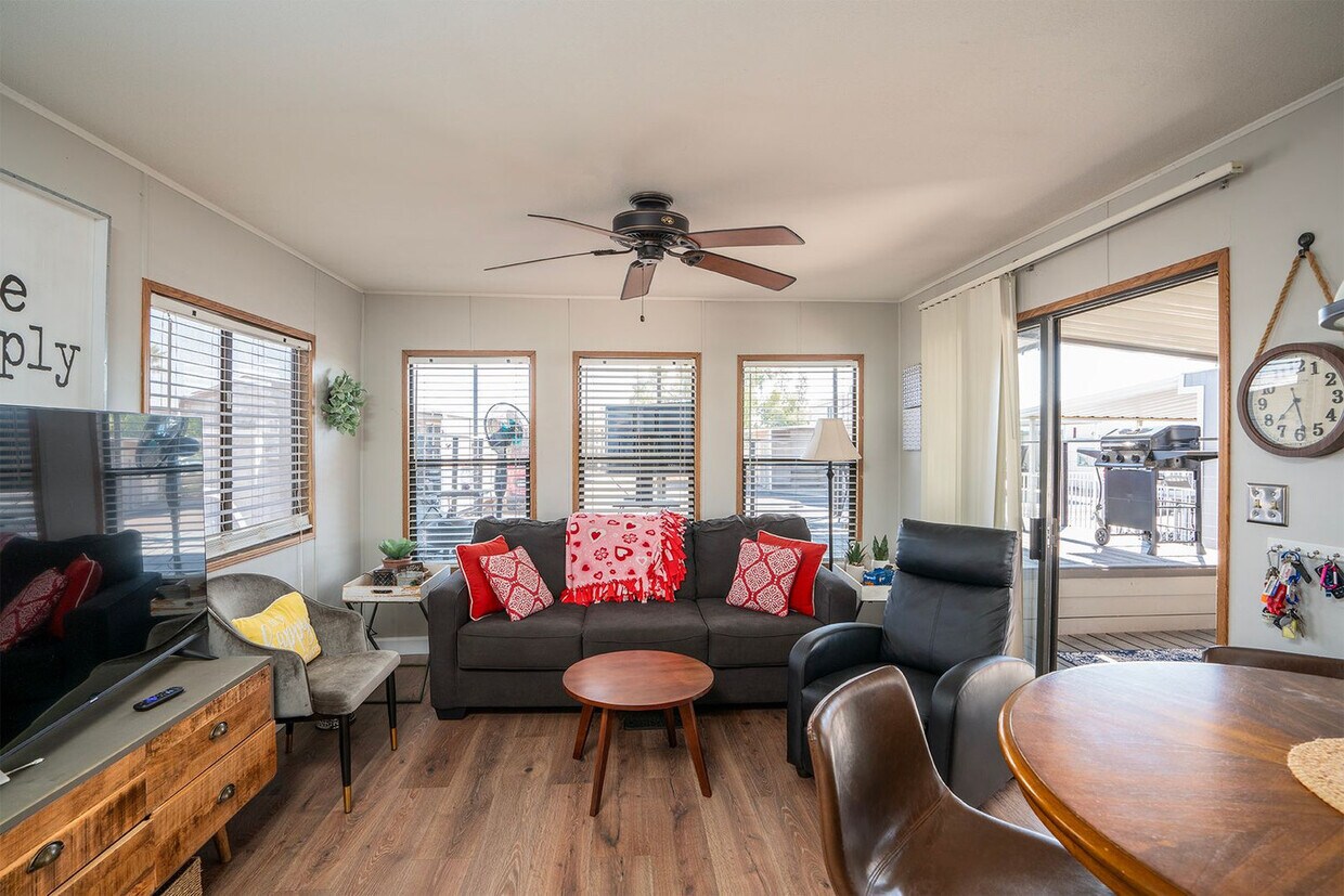 Foto principal - 555 Beachcomber Blvd