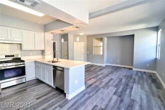 Building Photo - 9901 Trailwood Dr