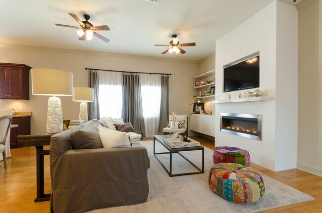 Foto del edificio - 823 Grove St N