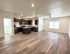 Building Photo - 4223 W Santa Fe St