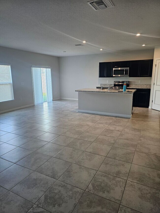 Foto del edificio - 3 bed 2 bath single family home