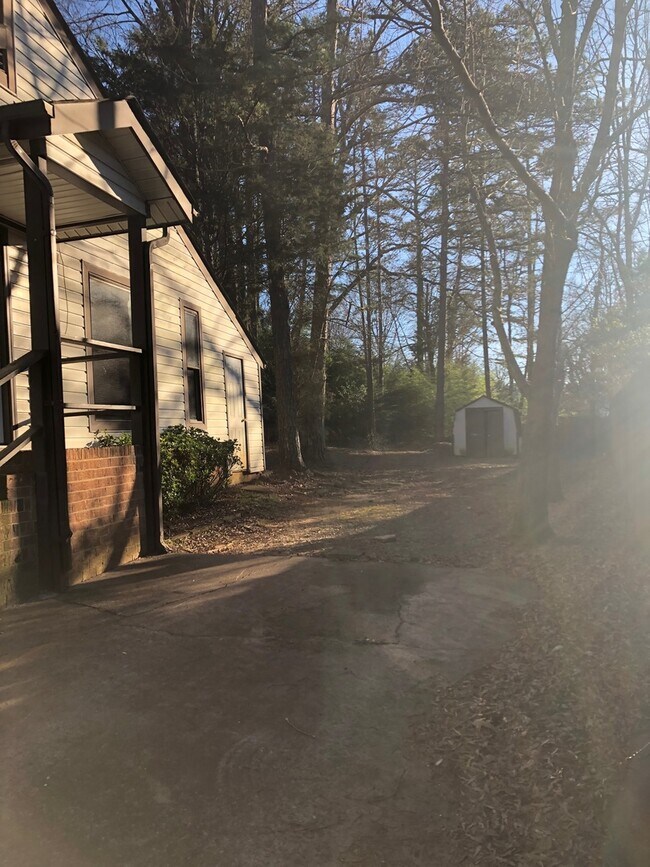 Building Photo - Mint Hill Ranch!