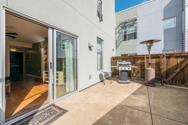 Building Photo - Great Furnished Condo at the Potrero