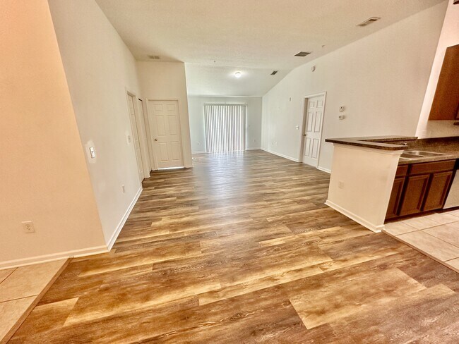 Foto del edificio - 209 Larkin Pl