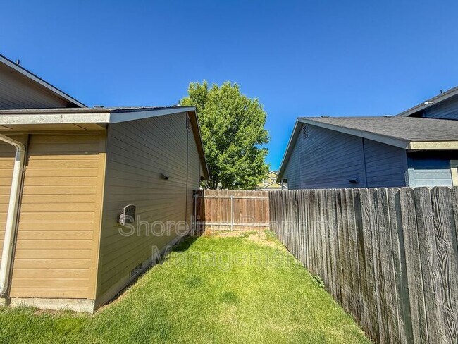 Building Photo - 3420 N Oakstone Ave