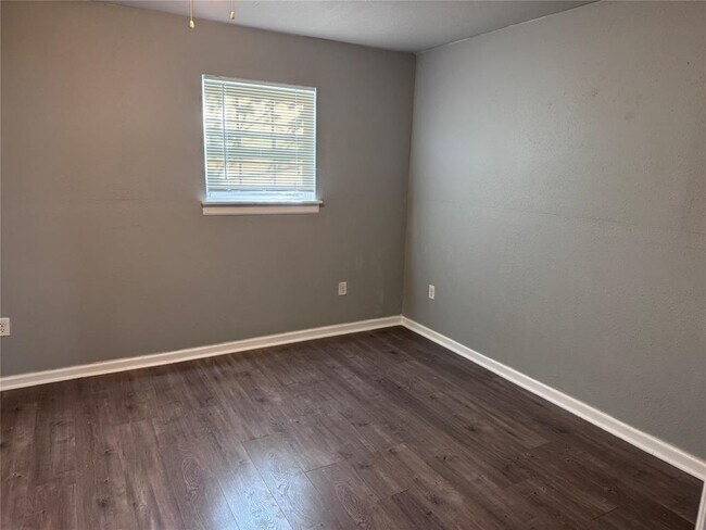 Foto del edificio - 901 Parmer Ave