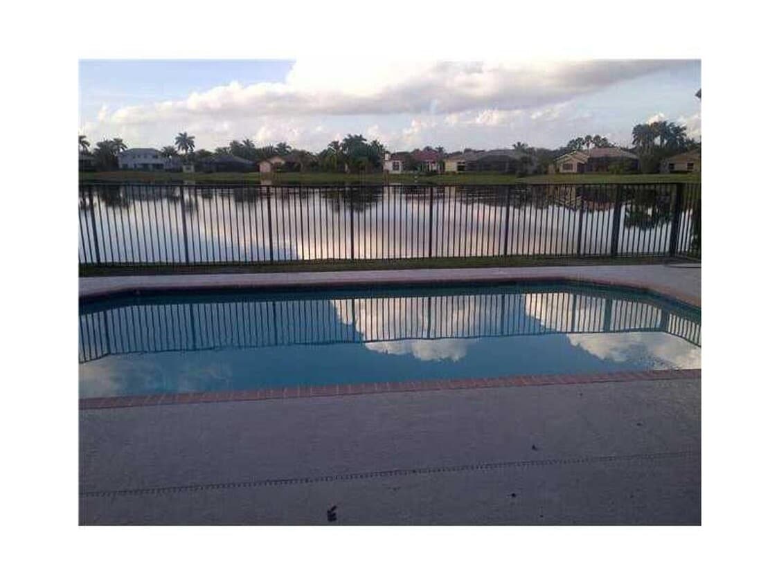Primary Photo - 2653 Oakbrook Dr