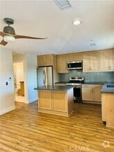 Building Photo - 476 S Pixley St