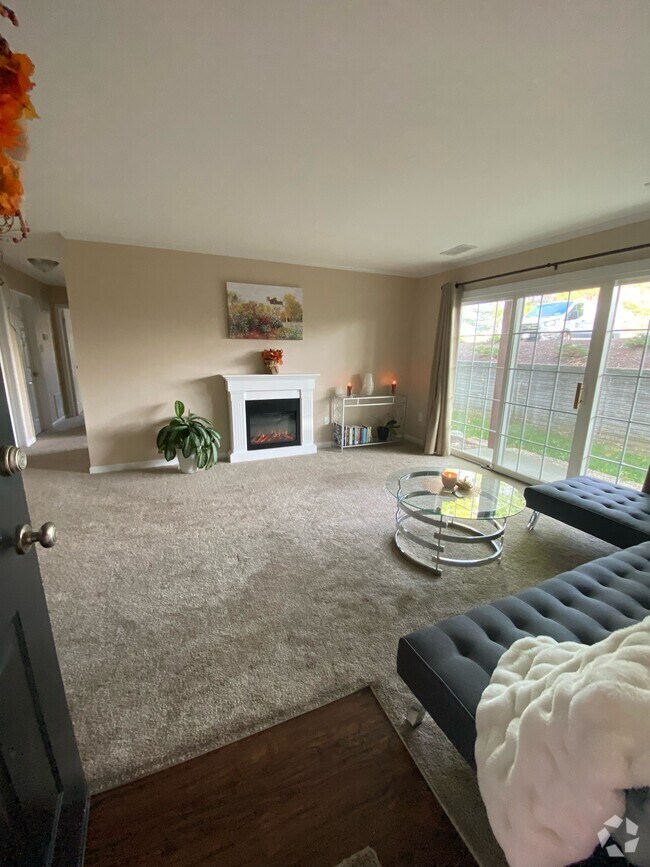 Village at Lakeside Townhouses under 1,500 Stephens City, VA 1