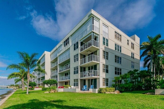 Foto del edificio - 6085 Bahia Del Mar Cir N