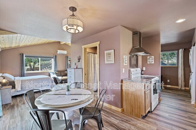 Building Photo - 4916 Lone Pine Dr