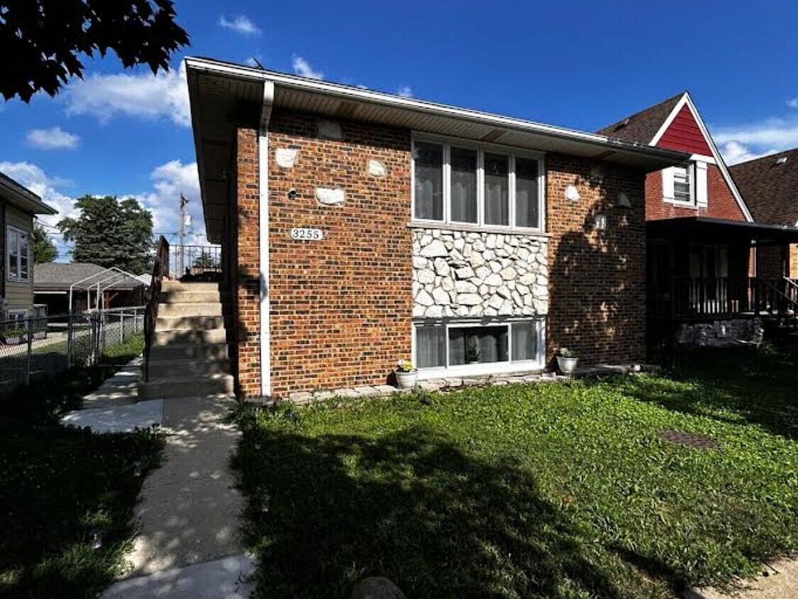 Foto principal - 3255 S 61st Ct