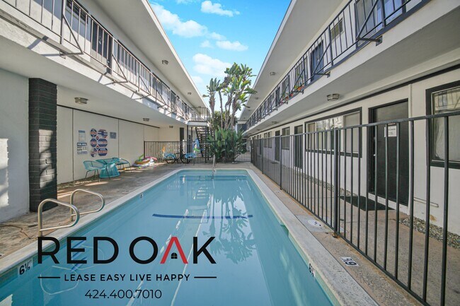 Building Photo - 5119 Fountain Ave