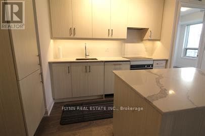 Photo principale - 36 Elm Dr W