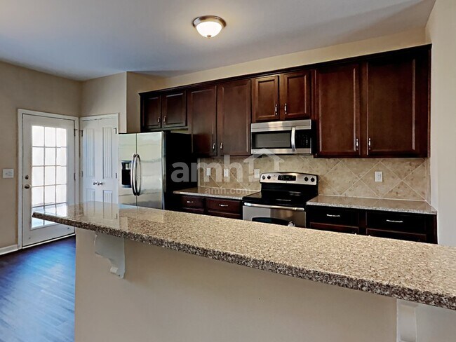 Building Photo - 913 Bridlemine Dr
