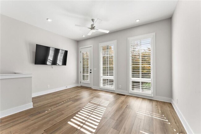 Foto del edificio - 1272 Longreen Ter NW