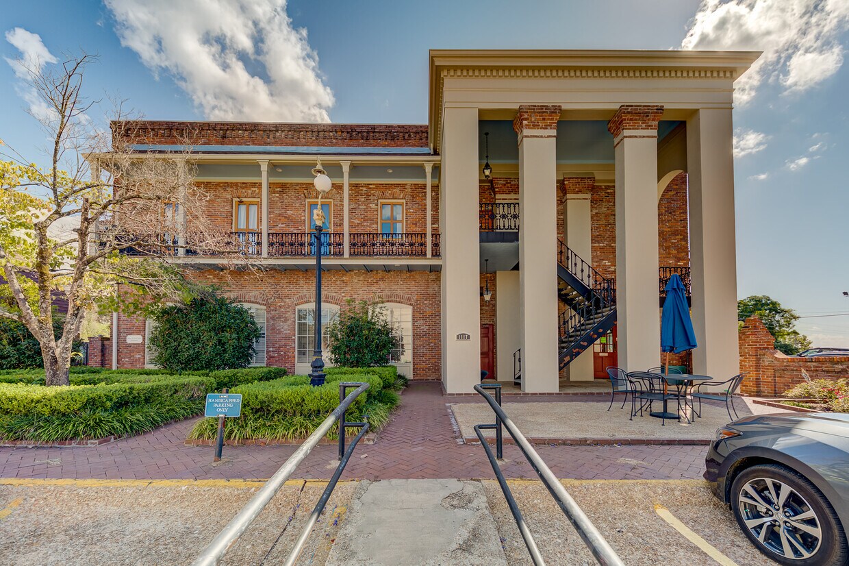 1117 Washington St, Vicksburg, MS 39183 Apartments in Vicksburg, MS