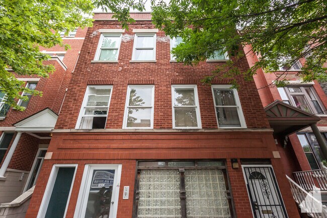 Building Photo - 3833 N Southport Ave