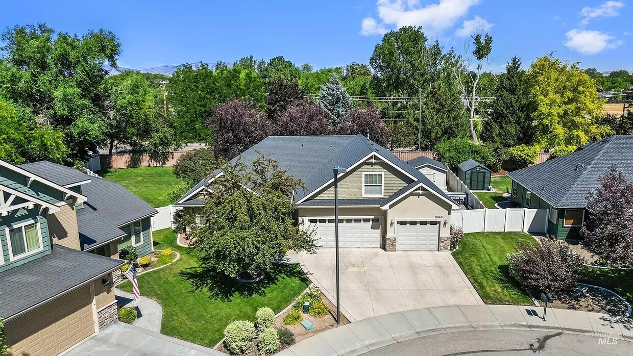 Primary Photo - 9040 W Avalanche Ct