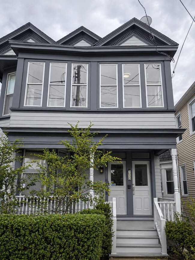 Building Photo - 1030 19th St