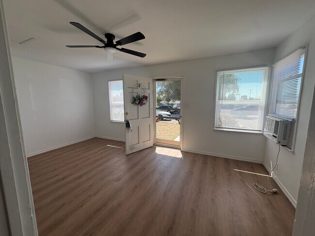 Foto del edificio - 737 W Vernon Dr