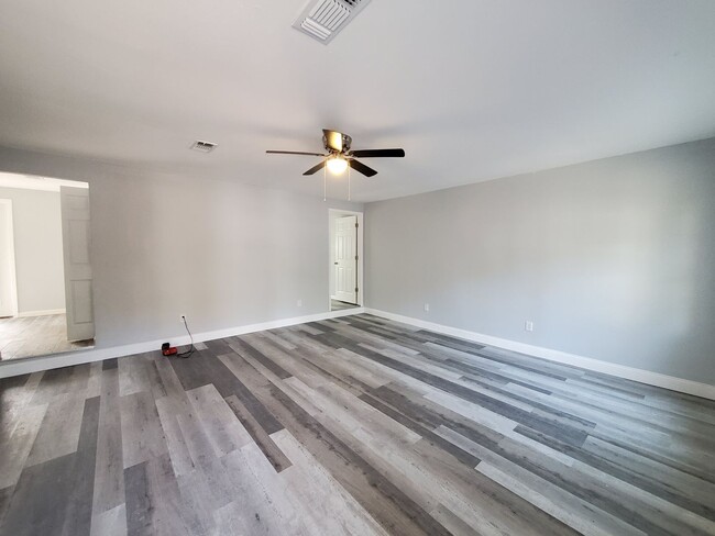 Building Photo - Beautifully Remodeled Two Bedroom home!