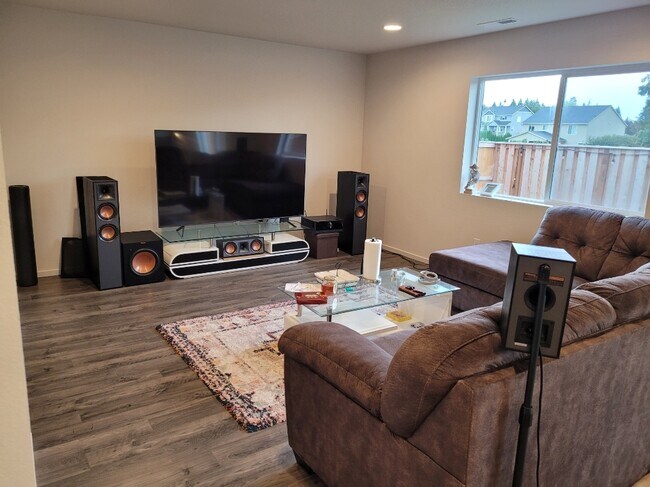 Building Photo - 2053 S Meadowlark Loop