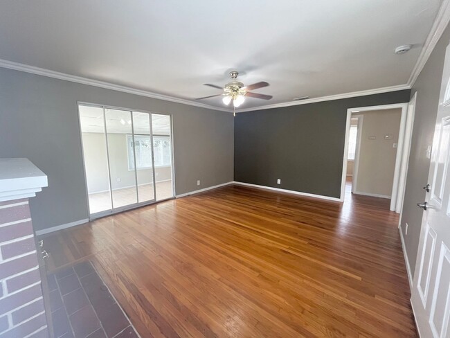 Building Photo - Moddison Duplex