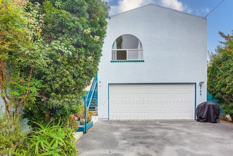 Foto principal - 249 E Glaucus St
