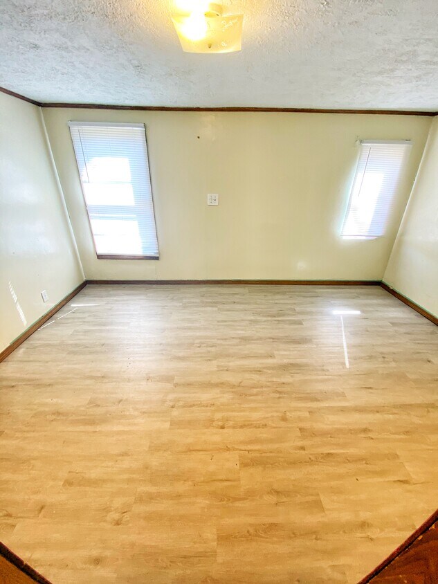 234 5th St Unit One Bedroom Apartment, Elyria, OH 44035 Apartments in