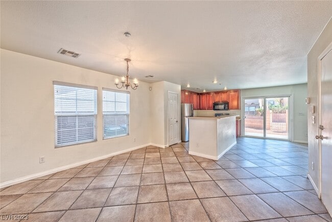 Building Photo - 1140 Safari Creek Dr