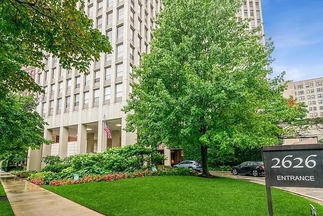 Primary Photo - 2626 N Lakeview Ave