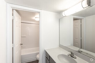 Bluemont Bathroom - Arlington Apartments