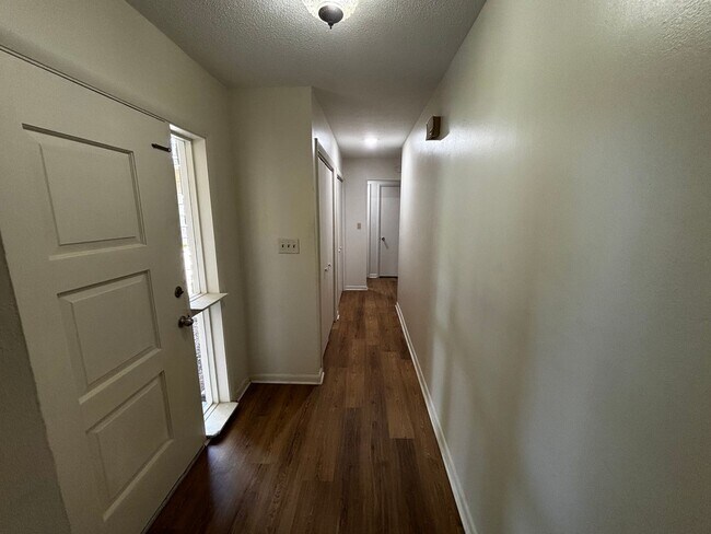 Foto del edificio - 2/2 Home in Silver Springs Shores