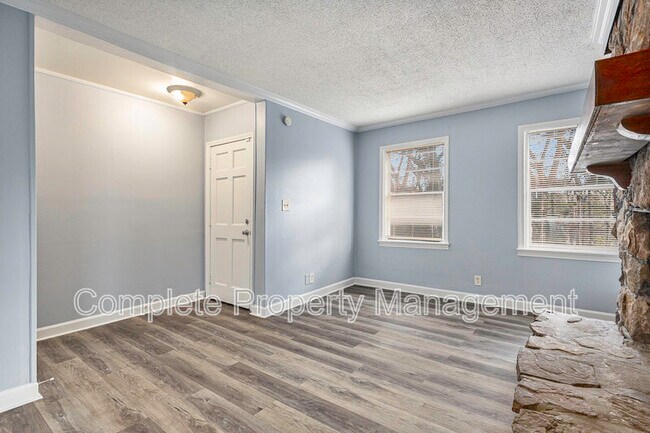 Building Photo - 1007 12th St