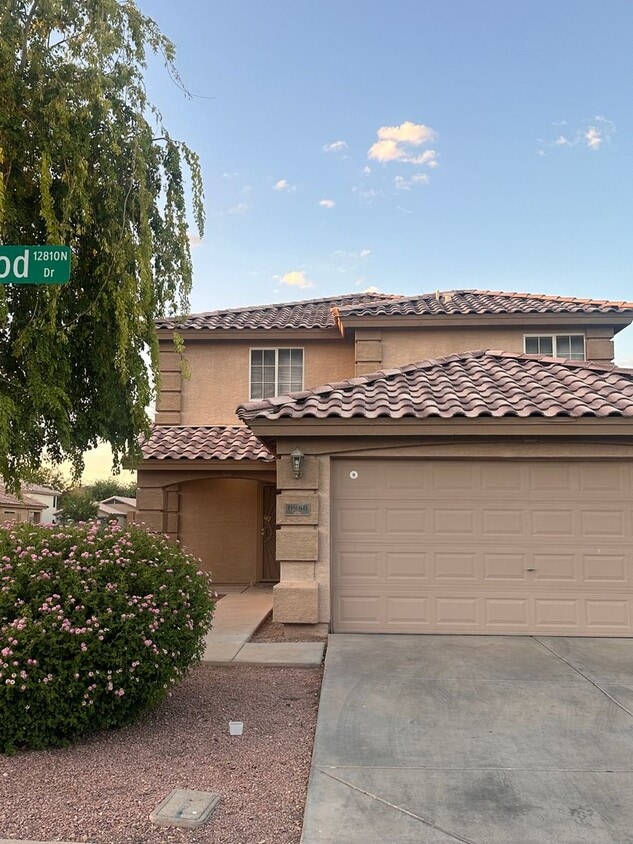 Foto principal - GREAT 4 BEDROOM 2 BATH HOME