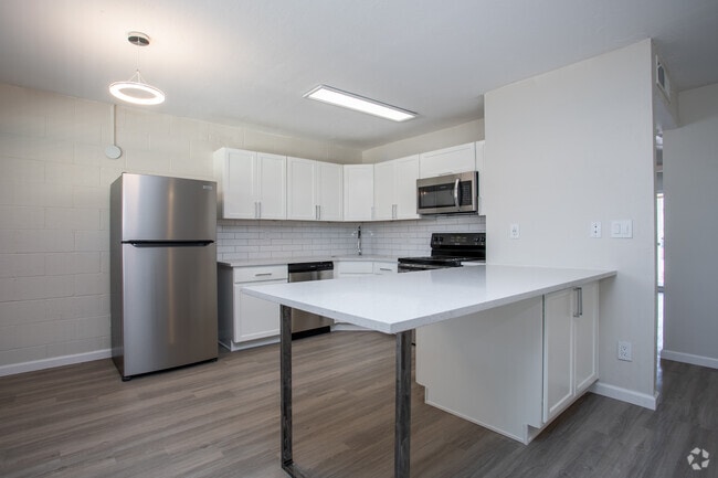 TRADEWINDS - TRADEWINDS Apartments