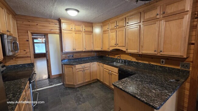 Foto del edificio - 3 bed - 1 bath One block from Grand Ave in St. Paul