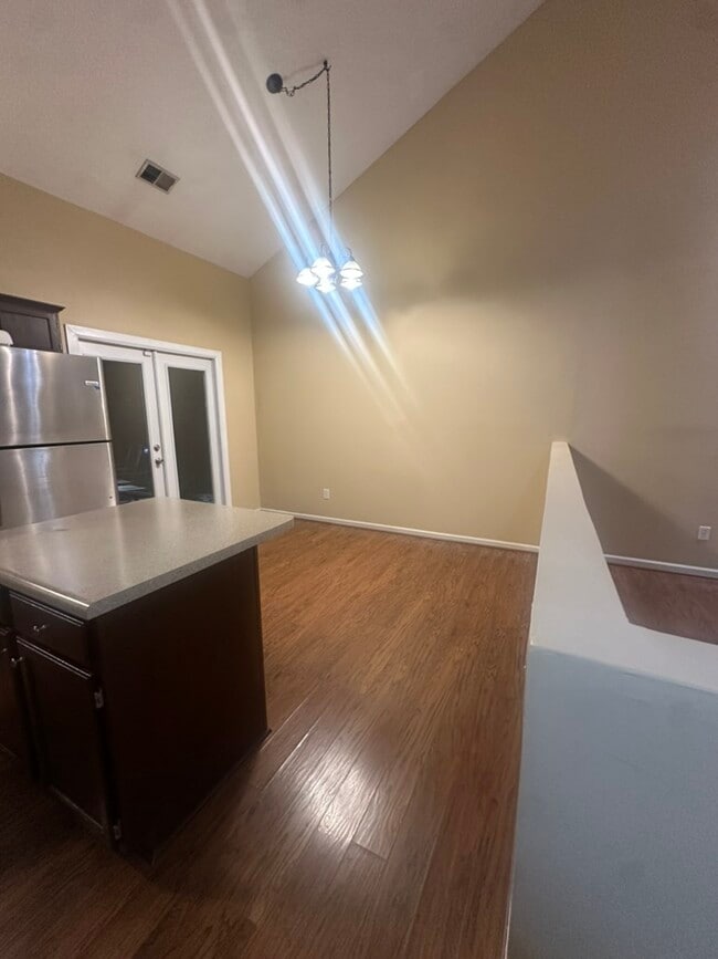 Building Photo - 1381 The Kings Ct