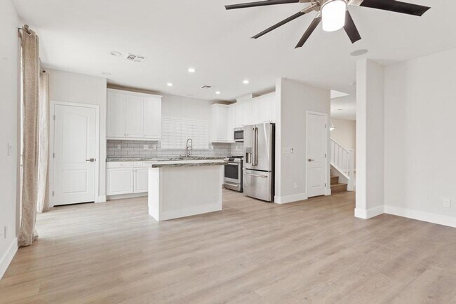 Foto del edificio - Remodeled Corner Lot with Mountain Views!