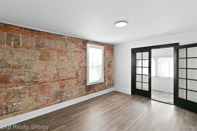 Foto del edificio - 259 W Nine Mile Rd