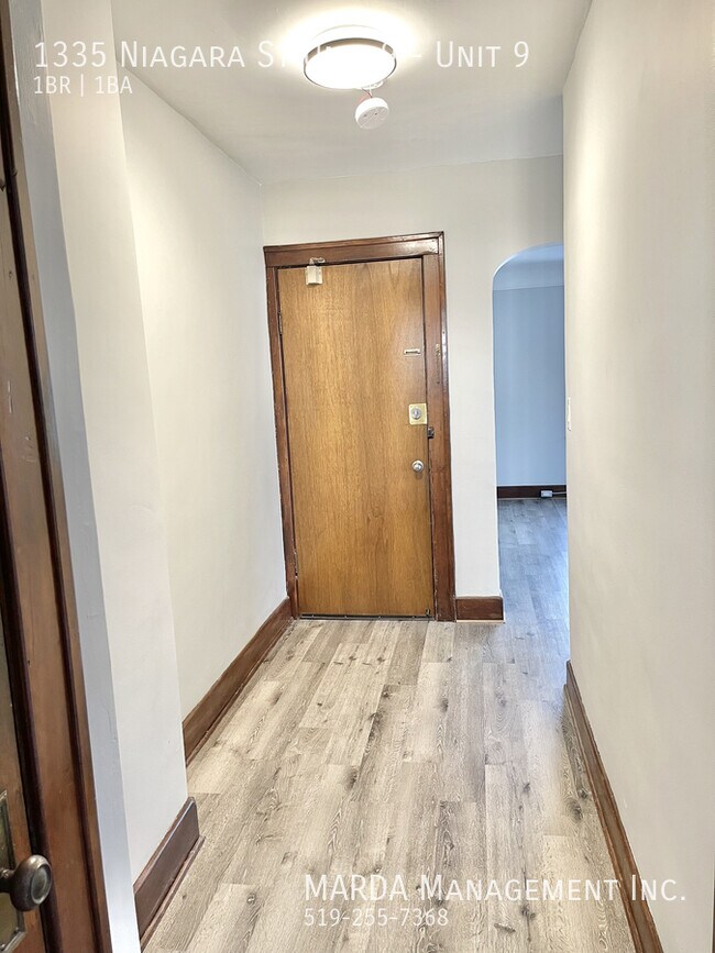 Photo du bâtiment - SPACIOUS AND UPDATED 1 BED 1 BATH - WALKERVILLE  PLUS HYDRO