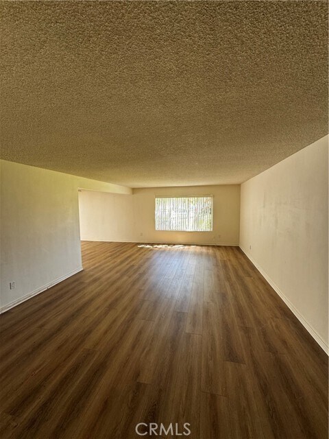 Foto del edificio - 475 E Cypress Ave